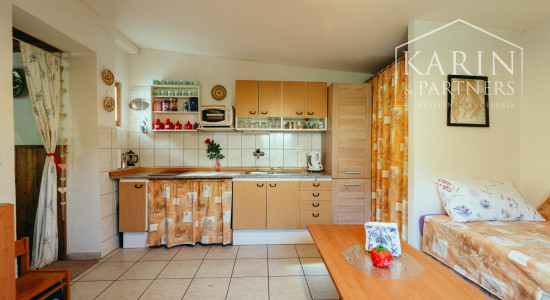 Chata pri Lábskom jazere neďaleko Bratislavy s možnosťou celoročného využitia