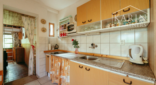 Chata pri Lábskom jazere neďaleko Bratislavy s možnosťou celoročného využitia