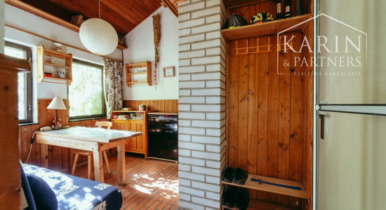 Chata pri Lábskom jazere neďaleko Bratislavy s možnosťou celoročného využitia