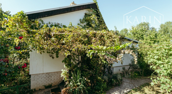 Chata pri Lábskom jazere neďaleko Bratislavy s možnosťou celoročného využitia