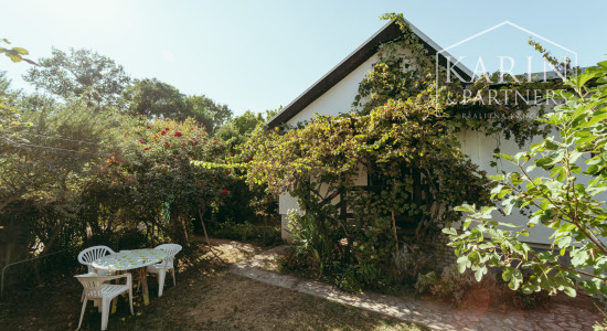 Chata pri Lábskom jazere neďaleko Bratislavy s možnosťou celoročného využitia