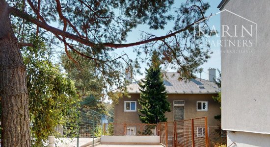 PREDANÝ : BYT 143 M2 + GARÁŽ + TERASY + LODŽIA VO VILE NA KRAMÁROCH, KRÁSNY VYHĽAD, NA SKOK VŠADE