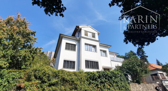 PREDANÝ : BYT 143 M2 + GARÁŽ + TERASY + LODŽIA VO VILE NA KRAMÁROCH, KRÁSNY VYHĽAD, NA SKOK VŠADE