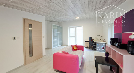 VEĽMI PEKNÝ 4-IZBOVÝ RODINNÝ DOM NA PREDAJ - CHORVÁTSKY GROB - ČIERNA VODA