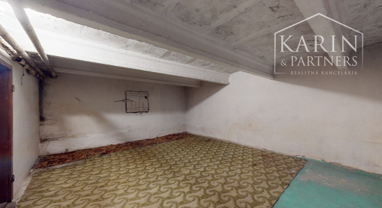 REZERVOVANÝ - Rodinný dom na lukratívnom mieste v Bratislave -  Koliba, Jeséniova ulica.