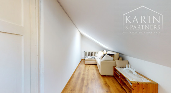 REZERVOVANÝ - Rodinný dom na lukratívnom mieste v Bratislave -  Koliba, Jeséniova ulica.