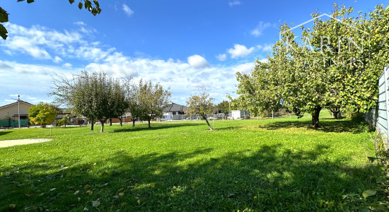 Rovinatý stavebný pozemok NITRA - Predaný