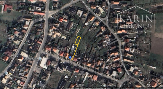 PREDANÉ - Stavebný pozemok v centre obce Tomášov na predaj