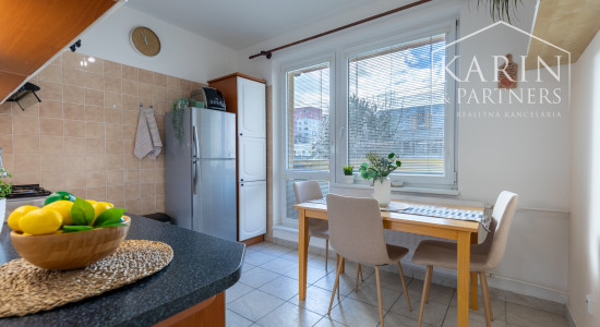 Priestranný 2-izbový byt v obľúbenej lokalite Nitra - Klokočina, PREDANÝ