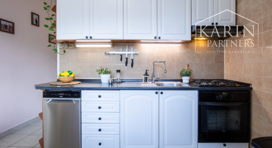 Priestranný 2-izbový byt v obľúbenej lokalite Nitra - Klokočina, PREDANÝ