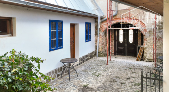 Dva apartmánové domy so záhradou a altánkom v historickom centre Banskej Štiavnice