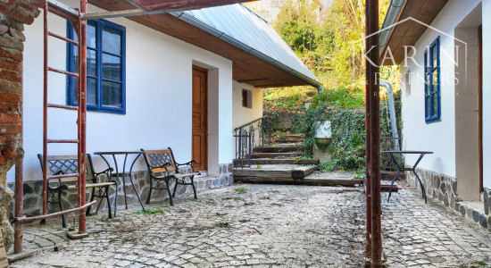 Dva apartmánové domy so záhradou a altánkom v historickom centre Banskej Štiavnice