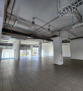 PRENÁJOM-Obchodné priestory 335 m2 s výkladmi do ulice-Tomášiková ul.