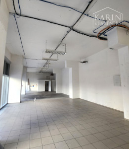 PRENÁJOM-Obchodné priestory 335 m2 s výkladmi do ulice-Tomášiková ul.