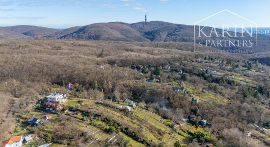 Rekreačný pozemok s chatkou | voda | elektrina | Lamač, Zlatá Hora