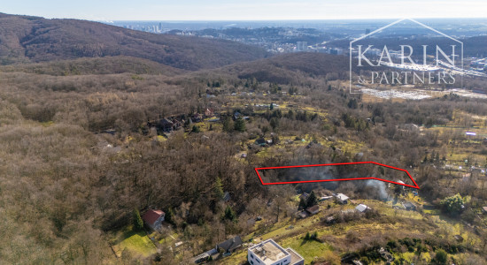 Pozemok s chatkou (1633 m²) v prostredí Bratislavského lesa – Lamač, Zlatá Hora