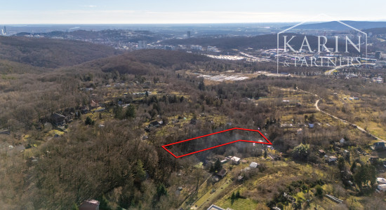 Pozemok s chatkou (1633 m²) v prostredí Bratislavského lesa – Lamač, Zlatá Hora