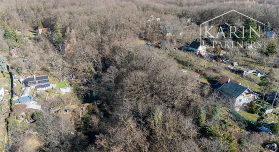 Pozemok s chatkou (1633 m²) v prostredí Bratislavského lesa – Lamač, Zlatá Hora