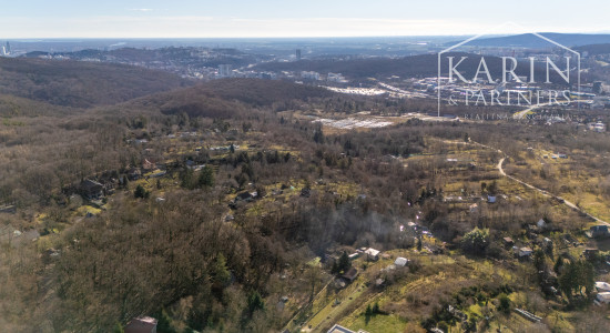 Pozemok s chatkou (1633 m²) v prostredí Bratislavského lesa – Lamač, Zlatá Hora
