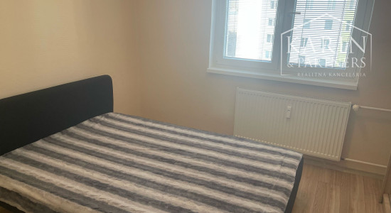 NA PRENÁJOM ZARIADENÝ 3i BYT, SNP, HOLÍČ