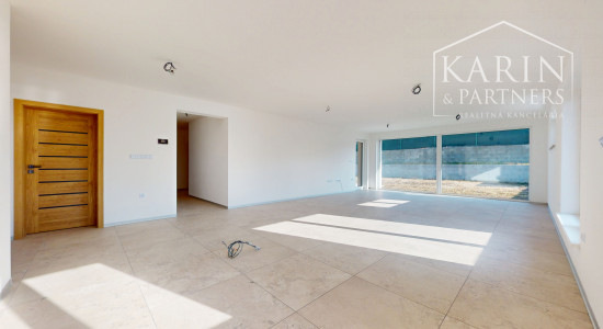 Na predaj novostavba 4 - izbový rodinný dom s dvoj garážou, Holíč.