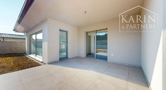 Na predaj novostavba 4 - izbový rodinný dom s dvoj garážou, Holíč.