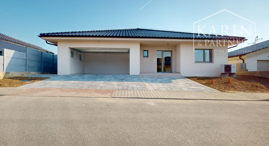 Na predaj novostavba 4 - izbový rodinný dom s dvoj garážou, Holíč.