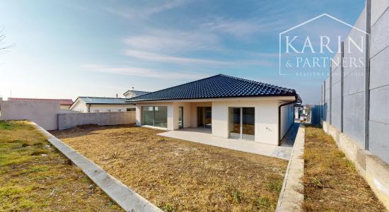 Na predaj novostavba 4 - izbový rodinný dom s dvoj garážou, Holíč.