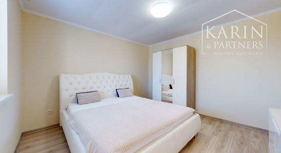 3 IZBOVÝ RODINNÝ DOM  V OBCI HRUBÁ BORŠA NA PREDAJ