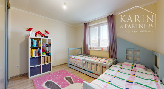 3 IZBOVÝ RODINNÝ DOM  V OBCI HRUBÁ BORŠA NA PREDAJ