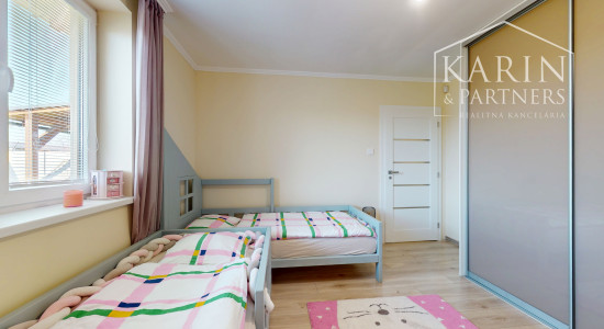 3 IZBOVÝ RODINNÝ DOM  V OBCI HRUBÁ BORŠA NA PREDAJ