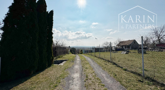 ZĽAVA Záhradná chata s kúrením, elektrinou a studňou, Holíč - Kamenica