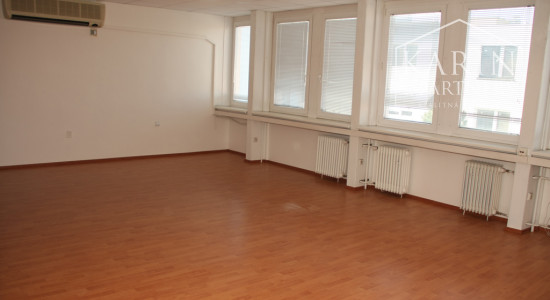 Prenájom klimat. kancelária/ dvojkancelária 29,50 m2, Pluhová ul., BA III., Nové Mesto.