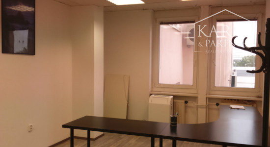 Prenájom klimat. kancelária/ dvojkancelária 29,50 m2, Pluhová ul., BA III., Nové Mesto.