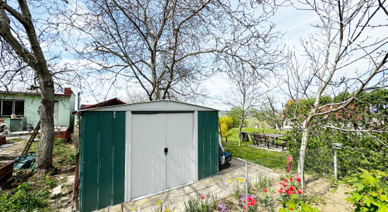 Vinohradnícky domček po reko aj s vinohradom, za Líštinami