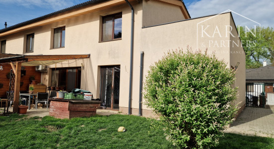 Na predaj priestranný 5i RD v slepej ulici pri hrádzi | garáž | studňa