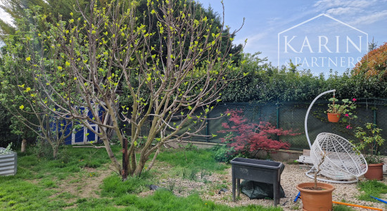 Na predaj priestranný 5i RD v slepej ulici pri hrádzi | garáž | studňa