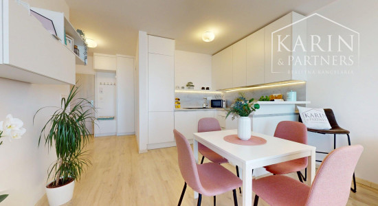 REZERVOVANÉ- Zariadený 2i. byt | loggia | šatník | parking | Malé Krasňany