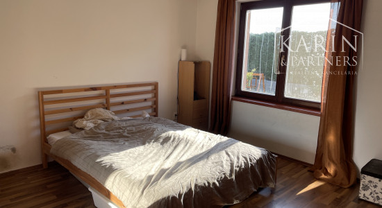 Na predaj priestranný 5i RD v slepej ulici pri hrádzi | garáž | studňa