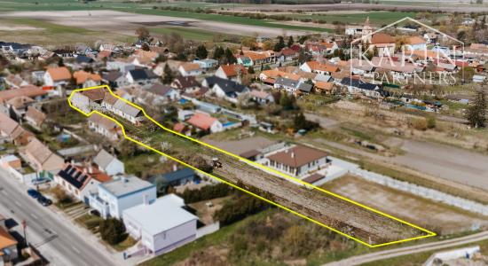 Podnikateľský objekt - dvojdom s veľkým pozemkom