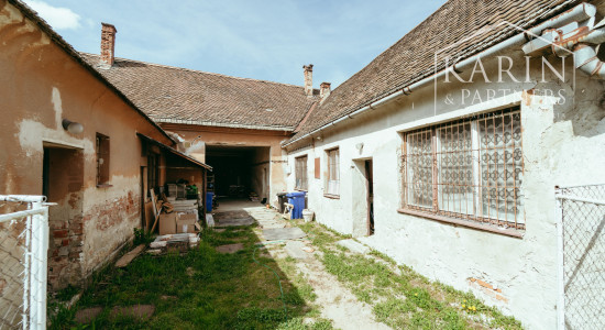 Podnikateľský objekt - dvojdom s veľkým pozemkom