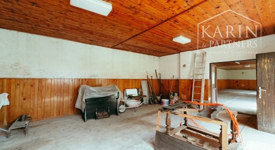 Podnikateľský objekt - dvojdom s veľkým pozemkom