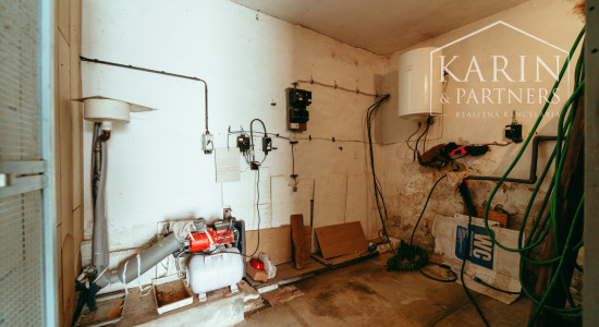 Podnikateľský objekt - dvojdom s veľkým pozemkom