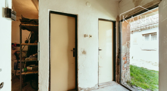 Podnikateľský objekt - dvojdom s veľkým pozemkom