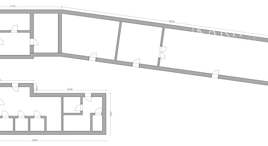 Podnikateľský objekt - dvojdom s veľkým pozemkom