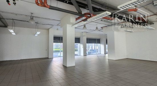 PREDAJ - Obchodné priestory s výkladmi do ulice 336 m2 - Tomášiková ul. mč. Bratislava Ružinov