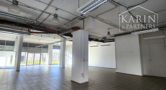PREDAJ - Obchodné priestory s výkladmi do ulice 336 m2 - Tomášiková ul. mč. Bratislava Ružinov