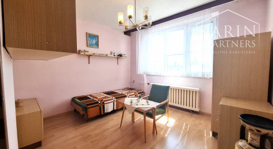 NA PREDAJ 4 IZBOVÝ RODINNÝ DOM S GARÁŽOU A BAZÉNOM V SENCI