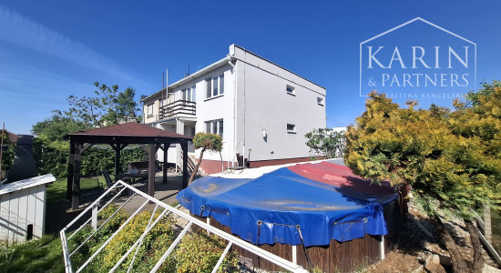 NA PREDAJ 4 IZBOVÝ RODINNÝ DOM S GARÁŽOU A BAZÉNOM V SENCI