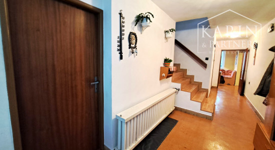 NA PREDAJ 4 IZBOVÝ RODINNÝ DOM S GARÁŽOU A BAZÉNOM V SENCI